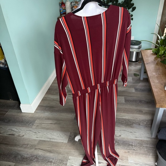 NWT Express Burgundy Striped Jumpsuit 3/4 Zipper Size Small - Picture 6 of 9